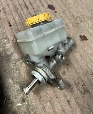 Subaru Outback Master brake cylinder