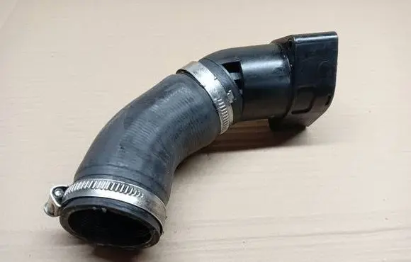 Volkswagen PASSAT B8 Intercooler hose/pipe 04L145762AD