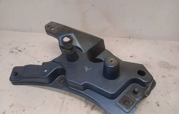 Volvo XC60 Fender mounting bracket 31424579