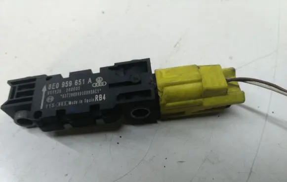 Audi A3 S3 8P Airbag deployment crash/impact sensor 8E0959651A