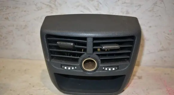Rear air vent grill