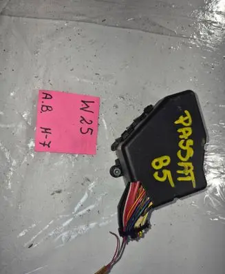 Volkswagen PASSAT B5 Fuse box set 2656556