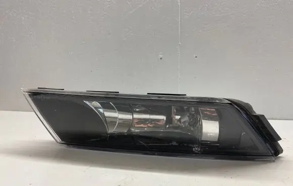 Skoda Superb B8 (3V) Front fog light 3V0941699 19508801 01183601