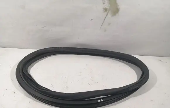 Opel Astra J Front door rubber seal 13259929