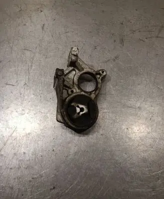 Engine mount bracket