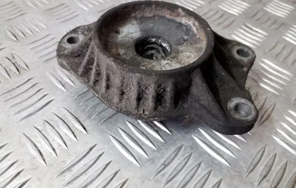BMW 5 F10 F11 Front shock absorber mounting bracket 