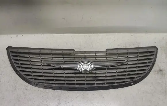 Chrysler Voyager Front bumper upper radiator grill