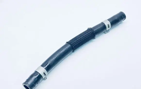 Toyota Avensis T270 Engine coolant pipe/hose 1626737010