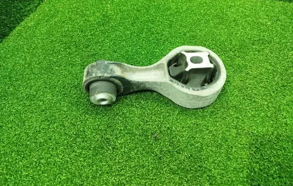 Engine mount bracket