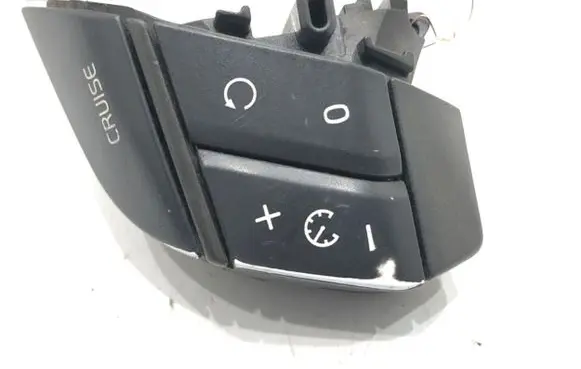 Volvo S60 Steering wheel buttons/switches 