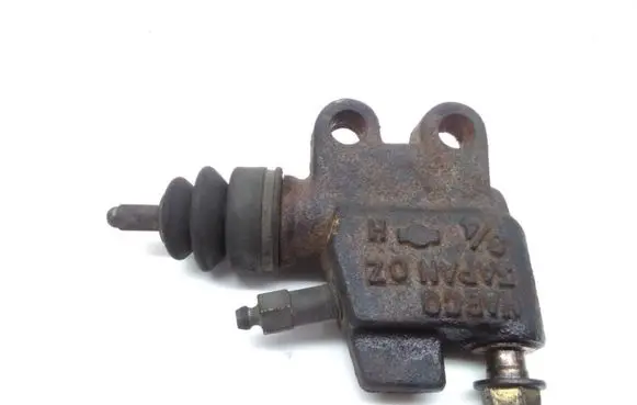 Nissan Almera Tino Clutch slave cylinder 