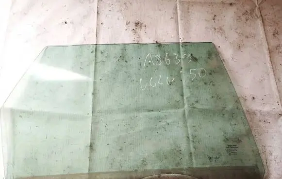 Volvo V50 Rear door window glass as2