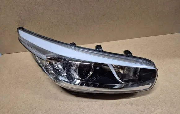 KIA Ceed Headlight/headlamp 92102A2010