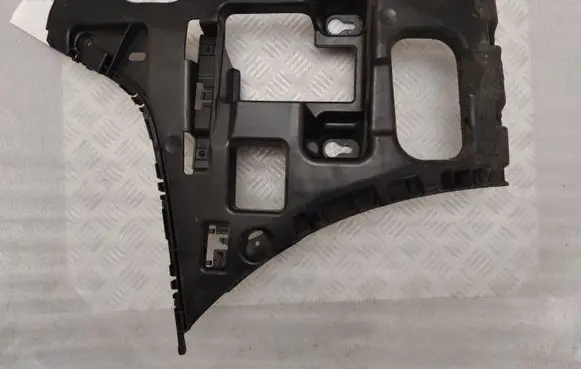 BMW 2 F46 Front bumper mounting bracket 7318753
