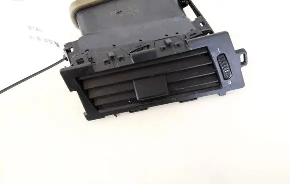 BMW 5 E60 E61 Dash center air vent grill 6913707 64226910731