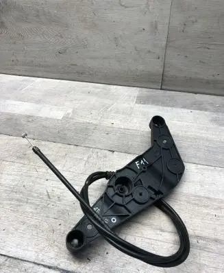 Engine bonnet (hood) release handle