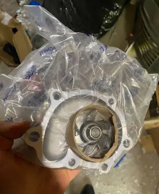 Toyota Hiace (H50, H60, H70) Water pump 352316171052