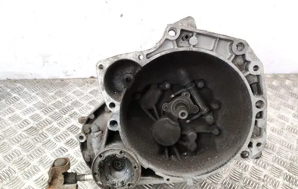 Volkswagen Polo II 86C 2F Manual 4 speed gearbox GU200561 084301211