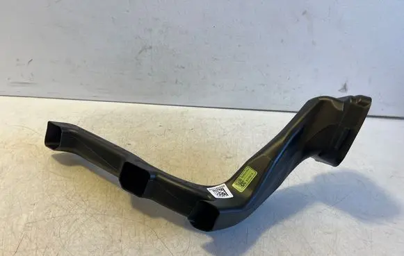 BMW i4 Cabin air duct channel 6805556