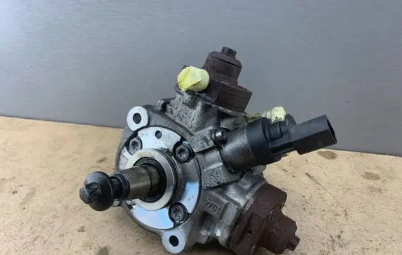 BMW 5 F10 F11 Fuel injection high pressure pump 0445010634 13518597821 8597821