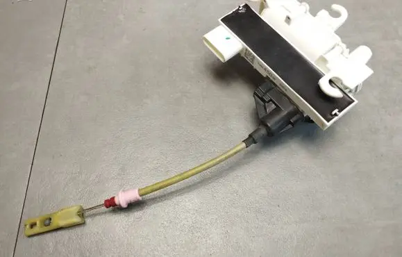 BMW 7 G11 G12 Front door soft close latching motor 7368450