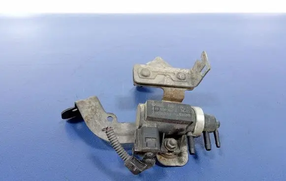 Volkswagen Phaeton Vacuum valve 1J0806627C