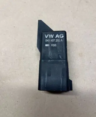 Volkswagen Polo V 6R Glow plug pre-heat relay 0281003042 045907282a