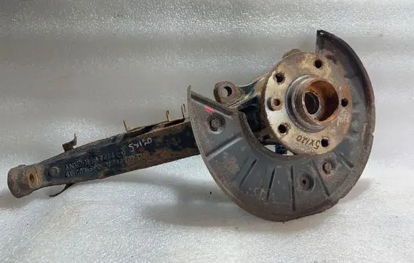 Volkswagen Touareg I Front wheel hub spindle knuckle 7L6407258A