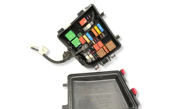 Peugeot 2008 II Fuse box set 9824510780 444347 9826717980