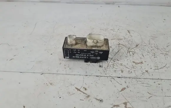 Volkswagen Polo Coolant fan relay 1J0919506M