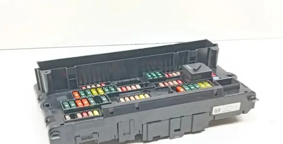 BMW 5 F10 F11 Fuse module 9234421