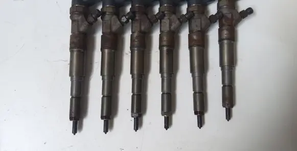 BMW 5 E60 E61 Fuel injectors set 7794435