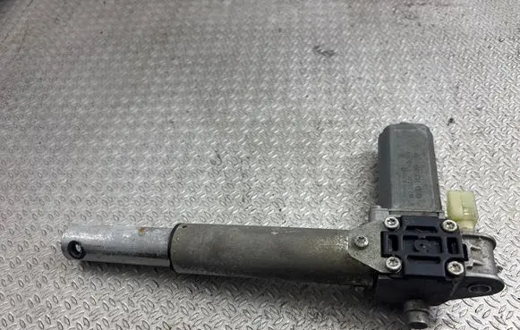 BMW 5 E60 E61 Seat adjustment motor 0390203234 0290203234