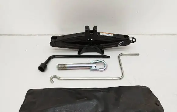 Toyota Yaris Tool set 