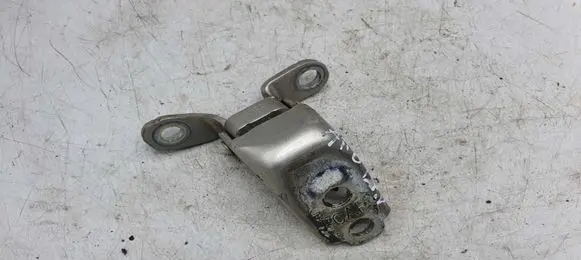 Honda CR-V Front door upper hinge NOCODE