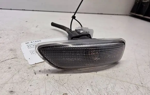 Volvo V70 Front fender indicator light 1234