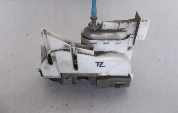 Volkswagen Golf III Rear door lock 