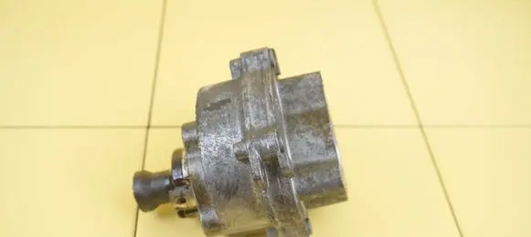 BMW 5 E60 E61 Vacuum pump 7519458 3HTR49 102
