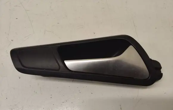 Volkswagen PASSAT B6 Front door interior handle 3C1837114