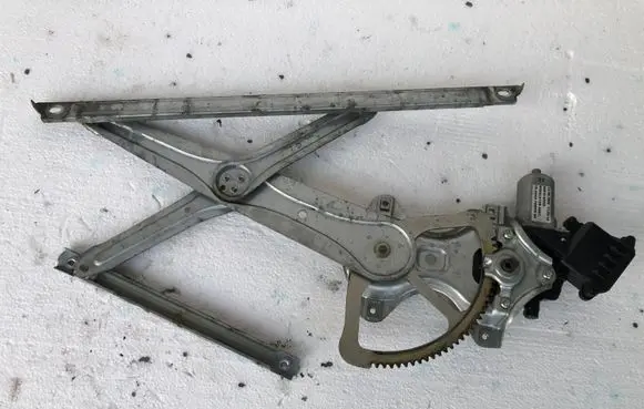 Toyota Verso Front door window regulator with motor 698100F020 915655102 857100F03