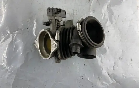 BMW 5 E39 Throttle valve 13631703562 1703562