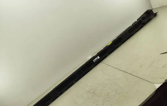 BMW X7 G07 Sill supporting ledge 7425469