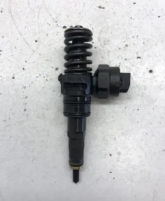 Volkswagen PASSAT B5 Fuel injector 038130073F 0414720007