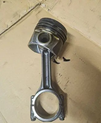 Volkswagen Golf VII Piston with connecting rod 04la
