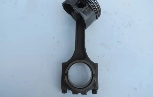 Volvo XC90 Piston with connecting rod