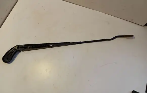 Front wiper blade arm