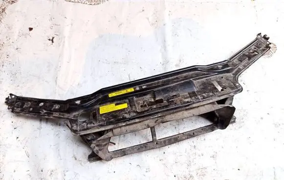 Volvo S60 Engine mounting bracket 
