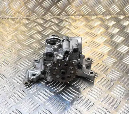 Volvo V70 Oil pump 31330979