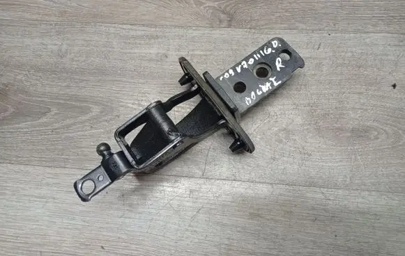 Volvo V70 Tailgate/trunk/boot hinge 1218425