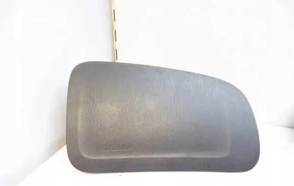 Mazda 323 F Passenger airbag
